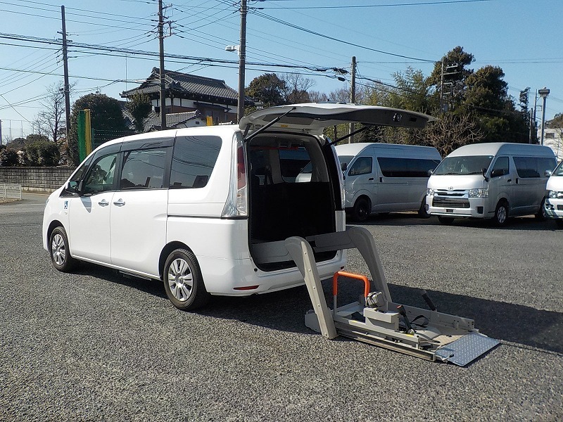 福祉車両　格安レンタカー　日産セレナ　車椅子リフト　ナビ・ETC　1229 (4).jpg