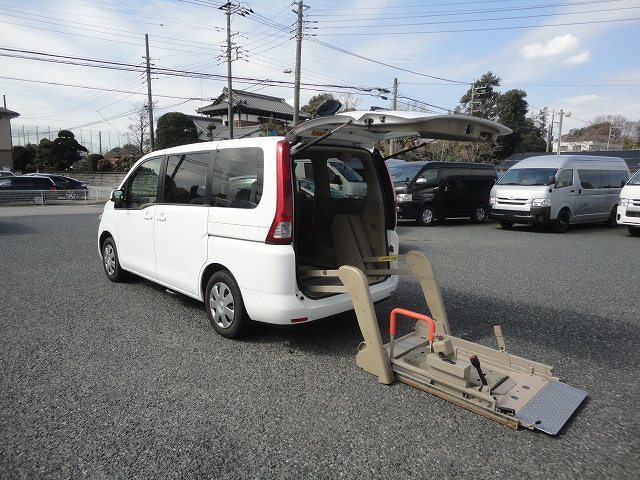 福祉車両　日産セレナ車椅子リフト５人＋１基＝６人　１０５６ (6).jpg