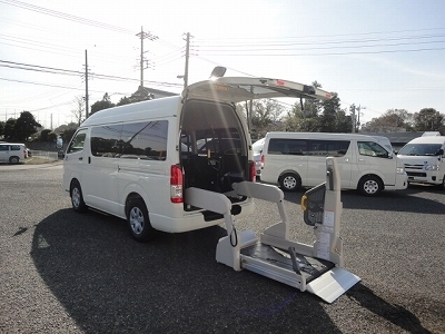 格安レンタカー　福祉車両　ハイエース　車椅子リフト　200系　4型 (7).jpg