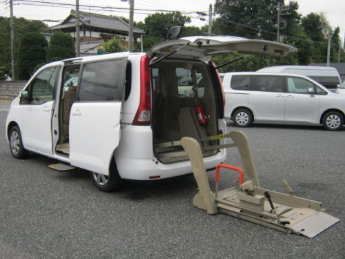 日産　セレナ　福祉車両　チェアキャブ　オーテック　車椅子リフト・689 (1).jpg