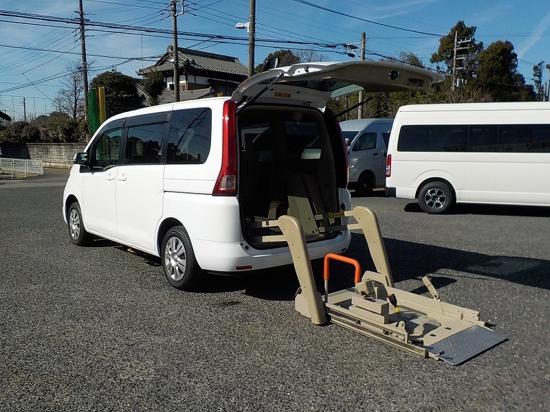 福祉車両　格安レンタカー　日産セレナ　車椅子リフト　ナビ・ETC　1237 (5).jpg