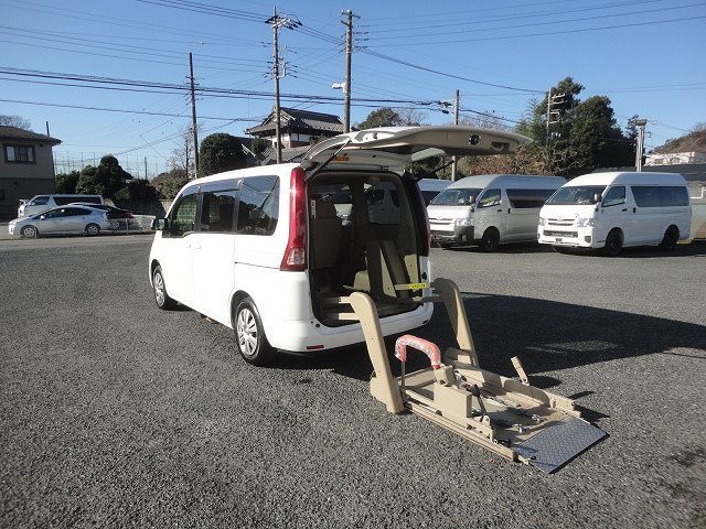 日産セレナ 福祉車両　車椅子リフト　５人＋１基＝６人乗り　『1109』 (4).jpg