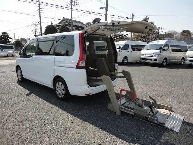 セレナ　福祉車両　オーテック　車椅子リフト (2).jpg