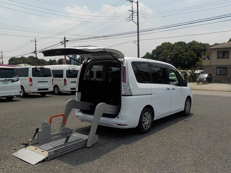 福祉車両　格安レンタカー　日産セレナ　車椅子リフト　1264　白 (5).jpg