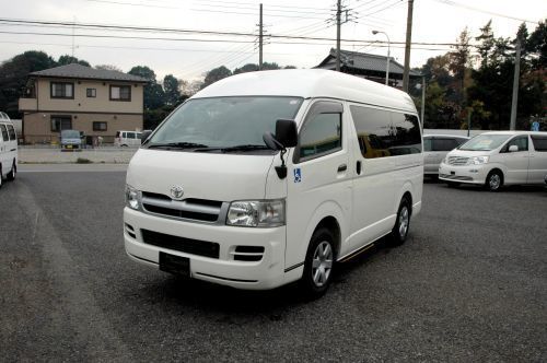 そら200ハイエース　フロント用オートステップ ウェルキャブ 福祉車両 新型ハイエース | トヨタ福祉車両 ウェルキャブ専門店「ウェル