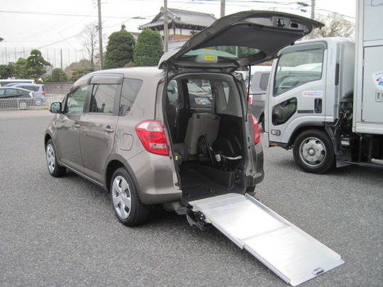 福祉車両（小型車）格安レンタカー『トヨタ ラクティス 車椅子スロープ車 4人乗り 8ナンバー ・772』