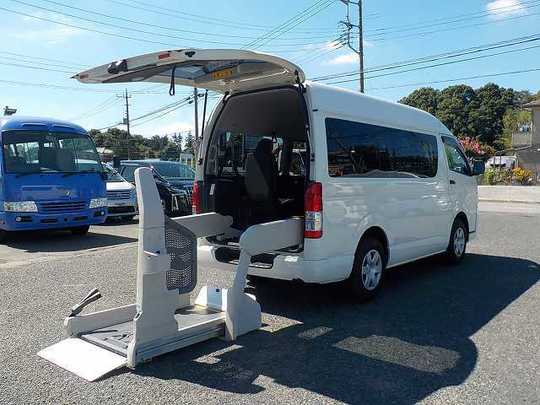 ハイエース・キャラバンの福祉車両！老人ホーム・介護施設への新提案